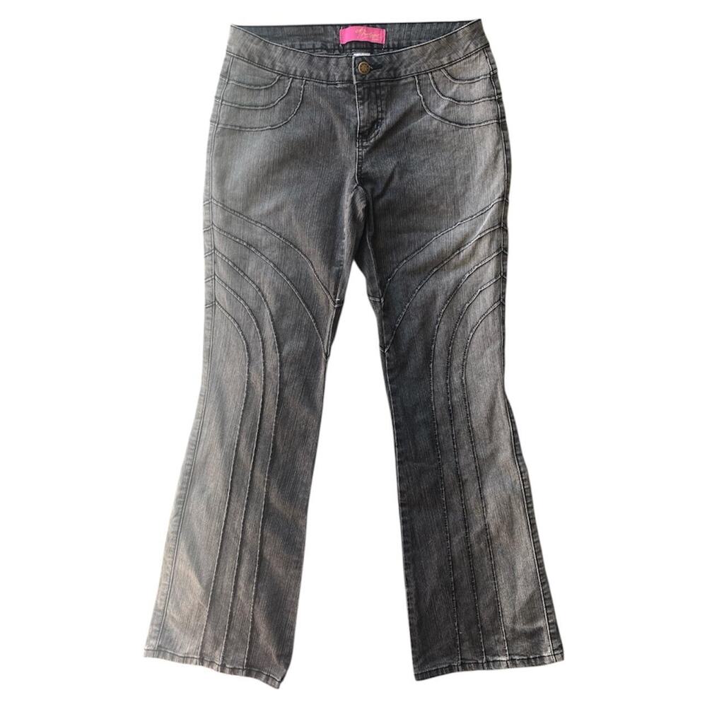 Y2K grey low rise flare jeans with a retro vibe, size 7/8